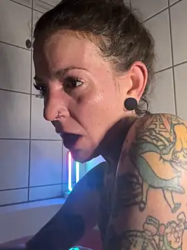 BrownieyQueen online show from December 2025 07:13:01 PM