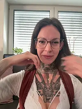 BrownieyQueen online show from March 2026 09:45:01 AM