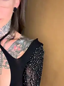 BrownieyQueen online show from November 2025 05:16:02 PM