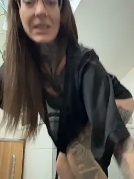 BrownieyQueen online show from November 2025 06:28:01 AM