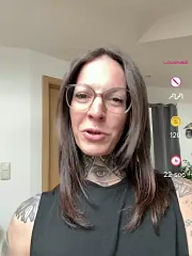 Snapshot of BrownieyQueen chatting on May 2026 07:49:02 AM BrownieyQueen online show from May 2026 07:49:02 AM