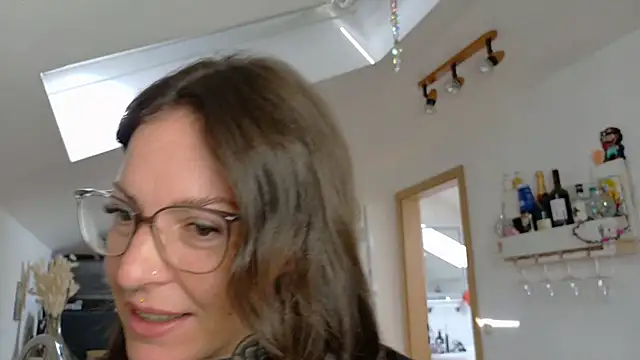 Snapshot of BrownieyQueen chatting on July 2026 07:28:01 AM BrownieyQueen online show from July 2026 07:28:01 AM