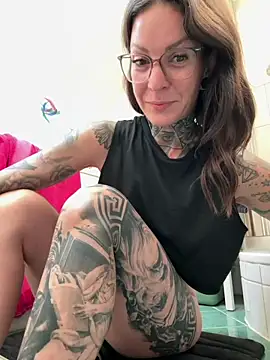 BrownieyQueen online show from June 2026 05:51:01 PM
