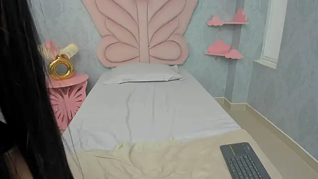 Snapshot of MaddyCute4u chatting on February 2025 02:43:01 PM MaddyCute4u online show from February 2025 02:43:01 PM