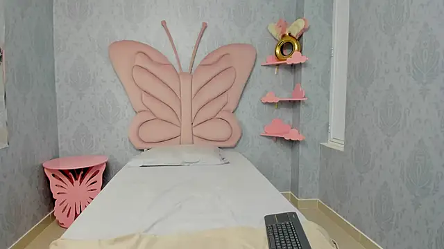 Snapshot of MaddyCute4u chatting on February 2025 12:16:01 PM MaddyCute4u online show from February 2025 12:16:01 PM