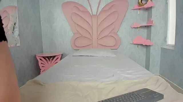 Snapshot of MaddyCute4u chatting on February 2025 02:38:01 PM MaddyCute4u online show from February 2025 02:38:01 PM