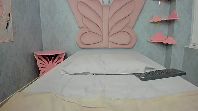 Snapshot of MaddyCute4u chatting on February 2025 03:20:01 PM MaddyCute4u online show from February 2025 03:20:01 PM