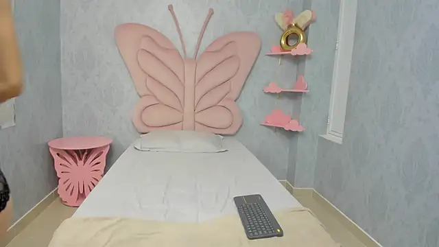 Snapshot of MaddyCute4u chatting on February 2025 11:33:01 AM MaddyCute4u online show from February 2025 11:33:01 AM