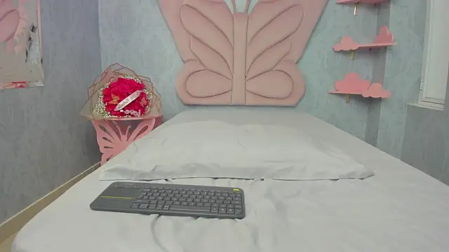 Snapshot of MaddyCute4u chatting on February 2025 06:19:01 PM MaddyCute4u online show from February 2025 06:19:01 PM