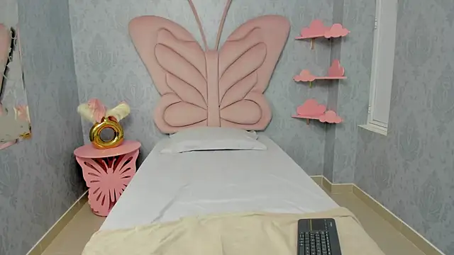 Snapshot of MaddyCute4u chatting on February 2025 11:40:02 AM MaddyCute4u online show from February 2025 11:40:02 AM