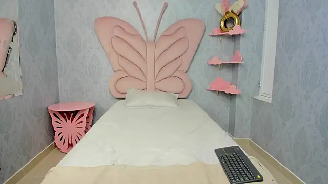 Snapshot of MaddyCute4u chatting on February 2025 11:54:01 AM MaddyCute4u online show from February 2025 11:54:01 AM