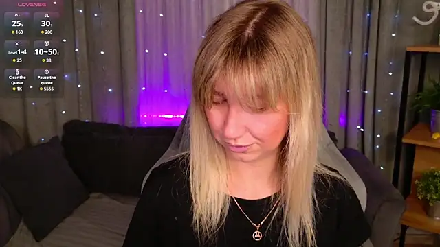 MilaBott online show from April 2026 07:15:02 PM