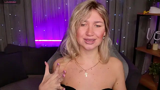 MilaBott online show from November 2025 08:19:01 PM