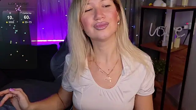 MilaBott online show from November 2025 08:13:01 PM