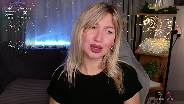 MilaBott online show from December 2025 07:15:02 PM