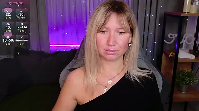 MilaBott online show from September 2025 08:18:02 PM