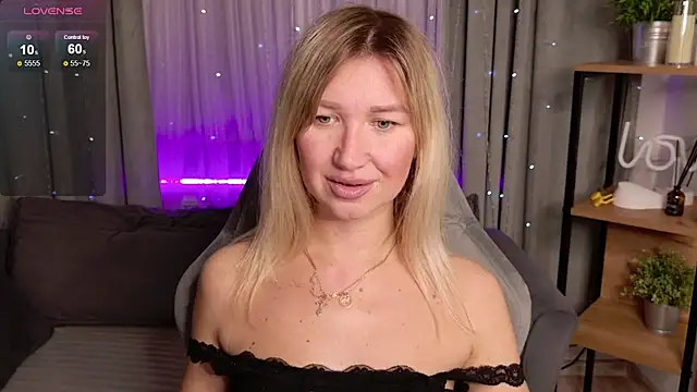 MilaBott online show from October 2025 08:57:01 PM