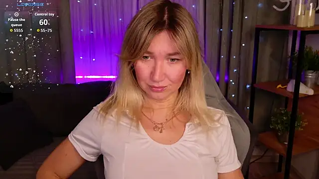 MilaBott online show from February 2026 07:25:01 PM