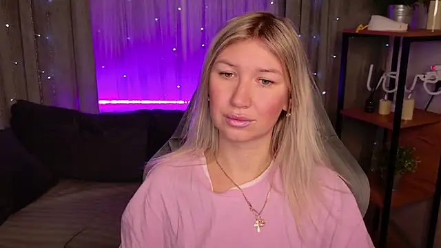 MilaBott online show from November 2025 08:23:02 PM