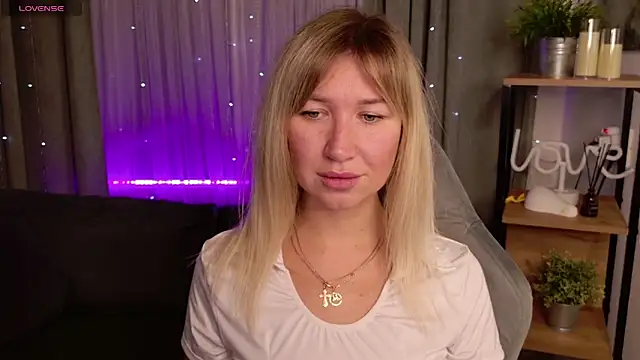 MilaBott online show from September 2025 08:49:02 PM