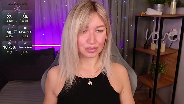 MilaBott online show from November 2025 08:13:02 PM