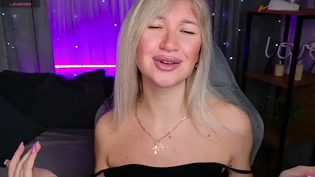 MilaBott online show from November 2025 08:09:02 PM