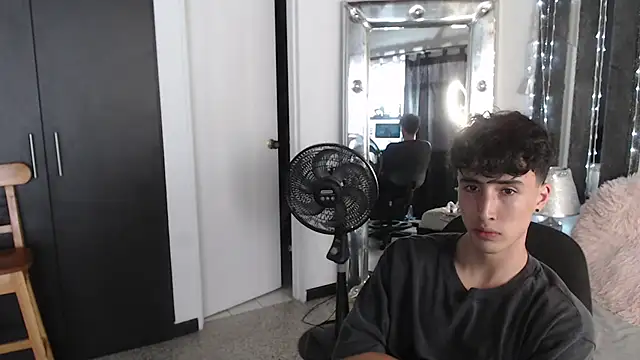 gojo satoru 18 online show from March 2025 06:34:01 PM