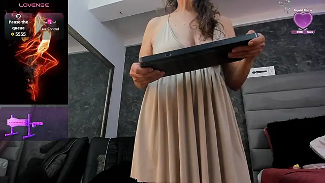 Bella Evans  online show from September 2025 11:09:01 PM