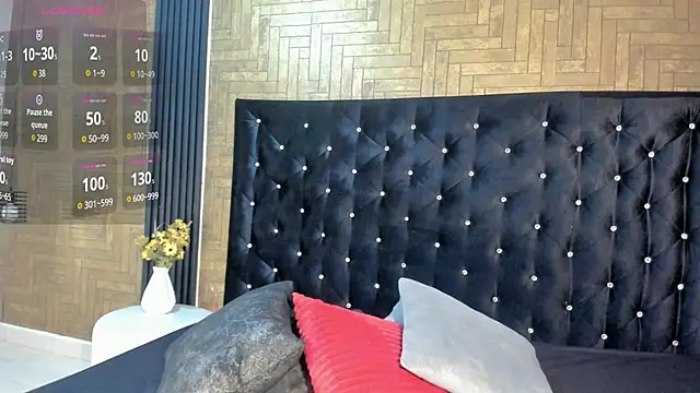 Laross25 online show from March 2026 07:52:02 PM