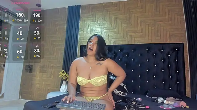 Laross25 online show from December 2025 08:20:01 PM