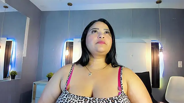 Snapshot of Clarigil chatting on November 2025 08:41:02 PM Clarigil online show from November 2025 08:41:02 PM