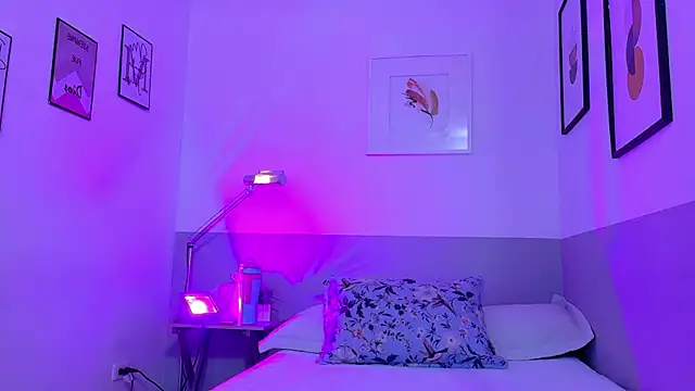 Beautifulskinny18 online show from July 2026 06:58:01 PM