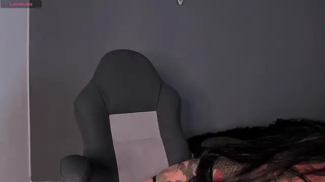 Snapshot of Aliz01 chatting on January 2025 12:48:02 AM Aliz01 online show from January 2025 12:48:02 AM