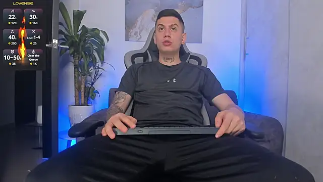 Yeiko Romero  online show from October 2025 08:09:01 PM