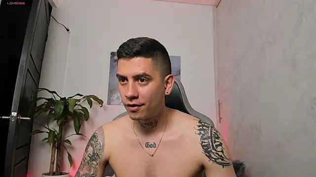 Yeiko Romero  online show from December 2025 03:49:02 PM