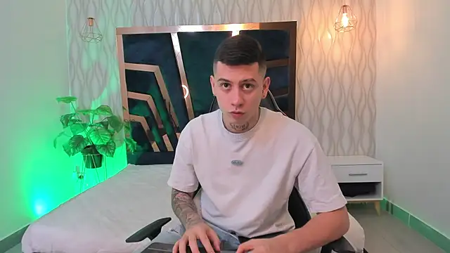 Yeiko Romero  online show from March 2025 05:26:02 PM