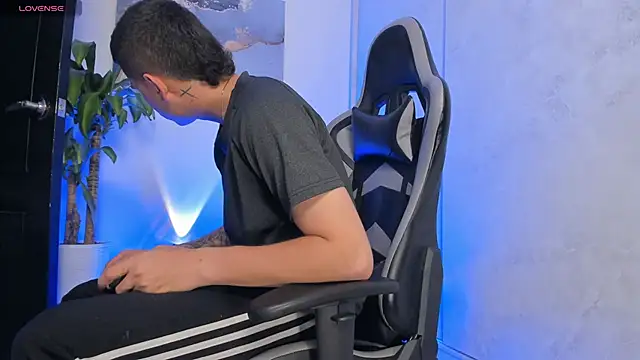 Yeiko Romero  online show from December 2025 05:13:01 PM