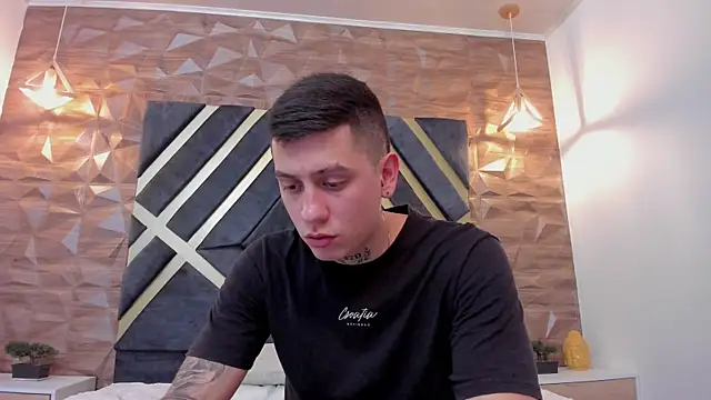 Yeiko Romero  online show from March 2025 05:33:02 PM