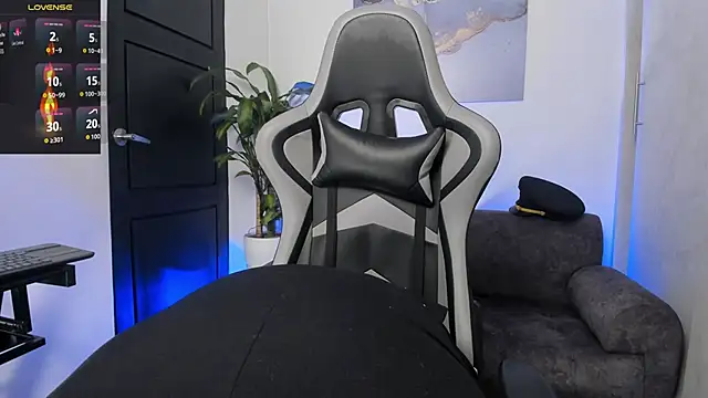 Yeiko Romero  online show from October 2025 09:23:02 PM