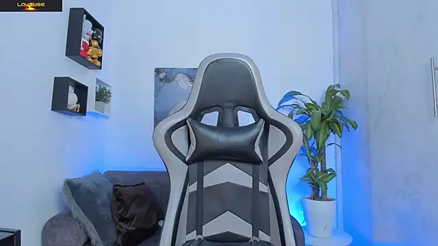 Yeiko Romero  online show from September 2025 04:45:02 PM