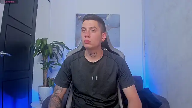 Yeiko Romero  online show from November 2025 07:02:02 PM