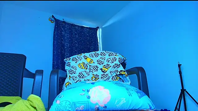 Thomass00 online show from February 2026 05:04:02 AM