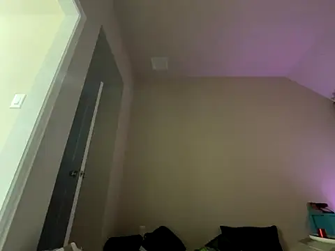 wynterheat online show from October 2025 06:04:02 AM