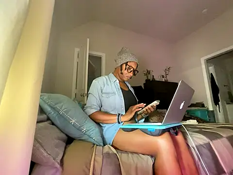 wynterheat online show from September 2025 08:52:01 PM