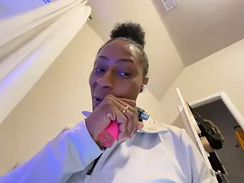 wynterheat online show from November 2025 07:02:01 AM