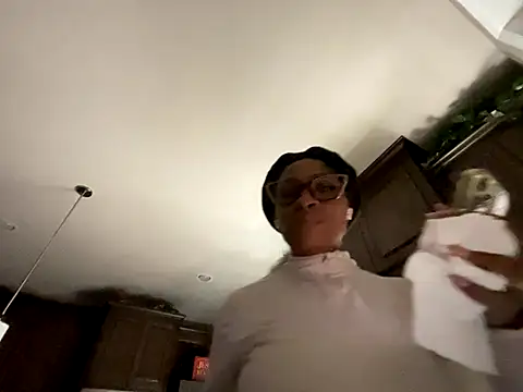 Snapshot of wynterheat chatting on December 2025 06:15:02 AM wynterheat online show from December 2025 06:15:02 AM