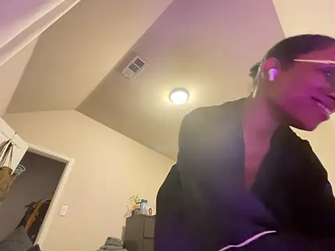 wynterheat online show from November 2025 01:11:02 AM