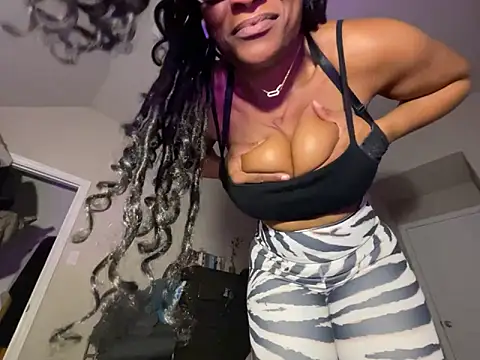 Snapshot of wynterheat chatting on February 2026 04:11:01 AM wynterheat online show from February 2026 04:11:01 AM