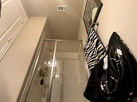 Snapshot of wynterheat chatting on December 2025 04:02:02 PM wynterheat online show from December 2025 04:02:02 PM