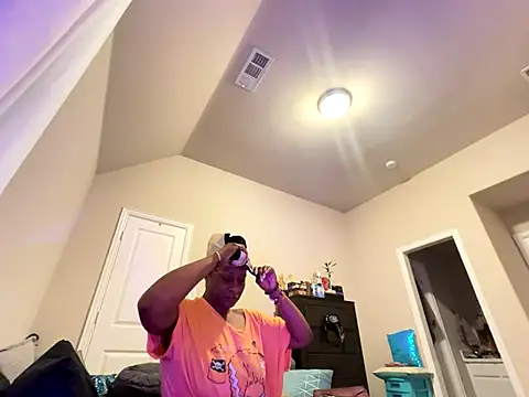 Snapshot of wynterheat chatting on December 2025 05:50:02 PM wynterheat online show from December 2025 05:50:02 PM